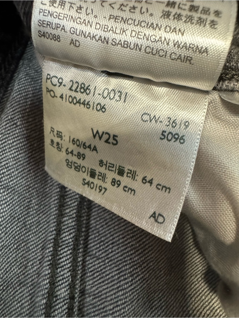 NWT Levi’s Wedgie Tapered Leg Jeans Washed Black 25 - Picture 8 of 10